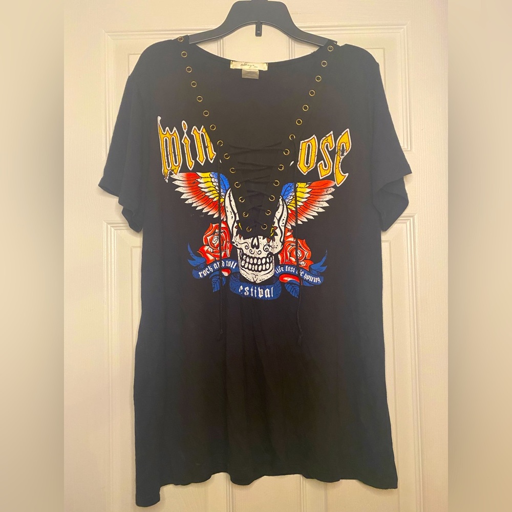 Rock and Roll Skull Lace-Up T-shirt - Black - Size Medium